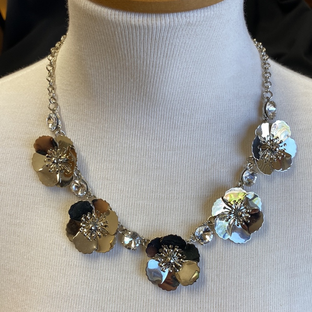 Para Ti , Flower metal statement Necklace and Earrings Set NWT and box